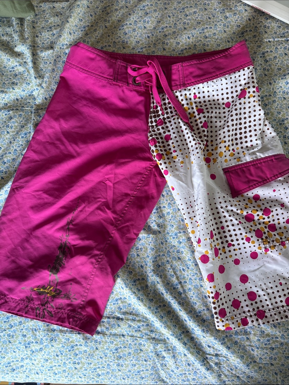 Oakley Women's Two-Tone Fuchsia & White Dot-Print Board Shorts